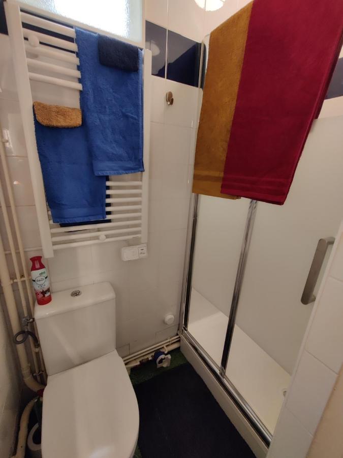 Romantic Tiny House Inside Montmartre Parigi