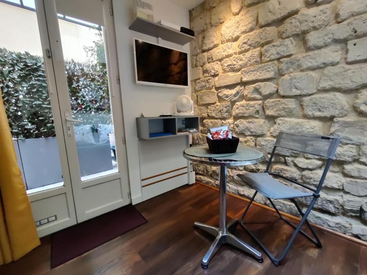 Romantic Tiny House Inside Montmartre Apartment